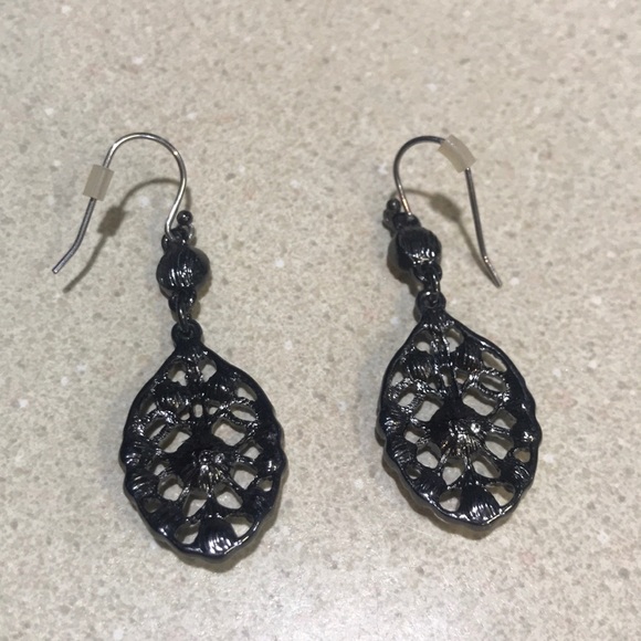 FINAL PRICE!! Black Earrings - Picture 2 of 2